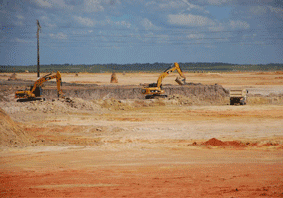 Obras de terraplanagem prosseguem em Goiana, PE