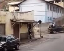 Vídeo - Policial Militar e Vigilante são mortos após um assalto a banco Vídeo - Policial Militar e Vigilante são mortos após um assalto a banco