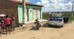 Mulher de 23 anos morre eletrocutada. Filho de 2 anos estava perto do corpo. Mulher de 23 anos morre eletrocutada. Filho de 2 anos estava perto do corpo.