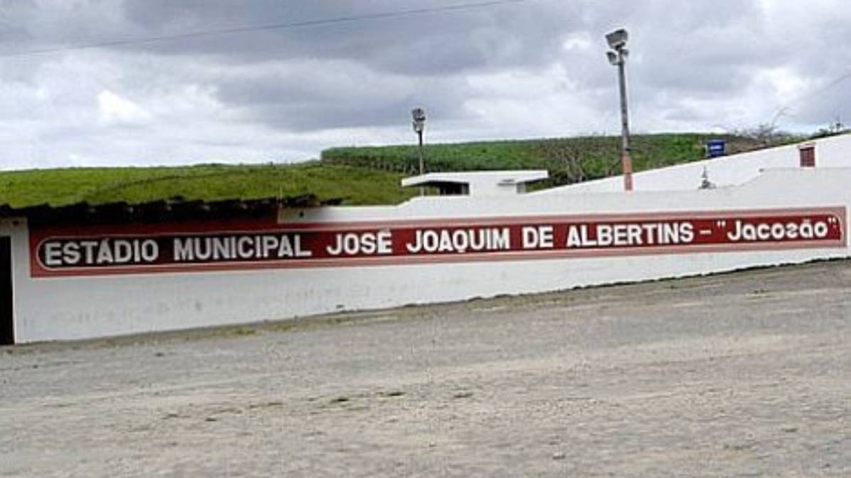 Violência em Vicência: homem é morto com mais de 10 facadas próximo ao estádio Jacozão