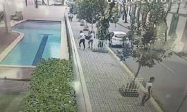 Vídeo - Câmera de segurança flagra momento em que jovem foi assaltado Vídeo - Câmera de segurança flagra momento em que jovem foi assaltado