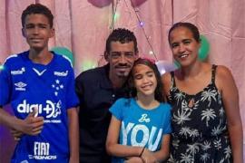 Família foi soterrada após deslizamento de uma barreira em Jabatão dos Guararapes, PE Família foi soterrada após deslizamento de uma barreira em Jabatão dos Guararapes, PE